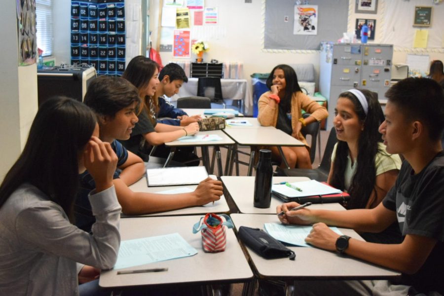 STAY ENGAGED! : Cell phones in the back keep the students on track