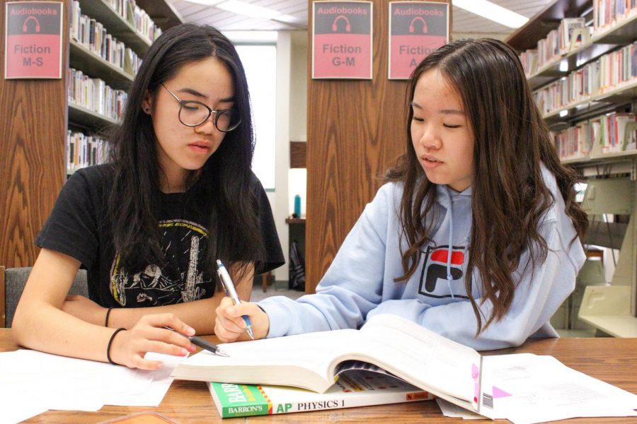 STAYING FOCUSED: Seniors Megan Lui (left) and
Allison Huang (right) study for a classs together. 