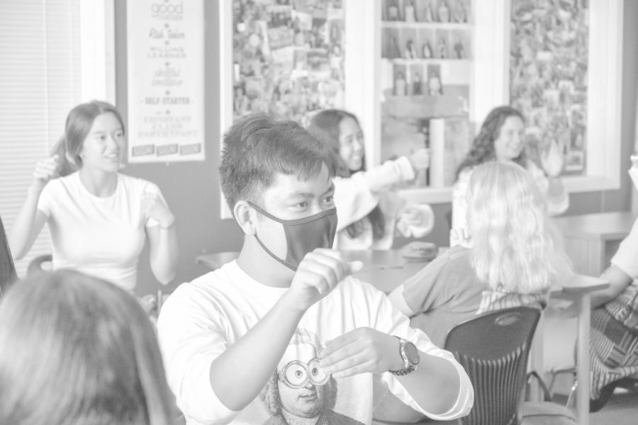 A LOVING LANGUAGE: Senior Bruce Duong practices ASL by describing the short film “The Black Hole” to his partner during class.