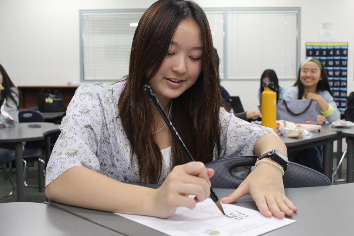 STROKES OF IDENTITY: Northwood Taiwanese Club board member sophomore Suzan Whiteside demonstrates Taiwanese Calligraphy and its importance to Taiwanese culture.