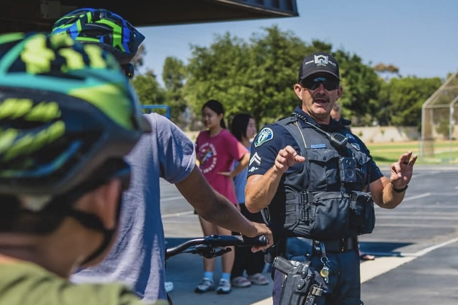 COP WHO CARES: Motor officer Jason Scheafer oversees IPD’s first e-bike training course at Rancho San Joaquin Middle School on Aug. 13.